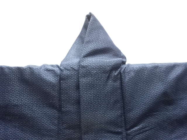  亀甲絣柄織り出し本場泥大島紬男物着物アンサンブル